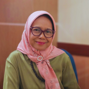 Dra. Diah Tyahaya Iman, M.Litt., Ph.D.