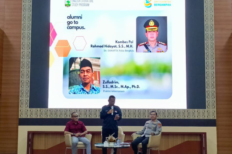 Public Lecture Highlights English Graduates’ Career Opportunities in Police and Disaster Management Sectors